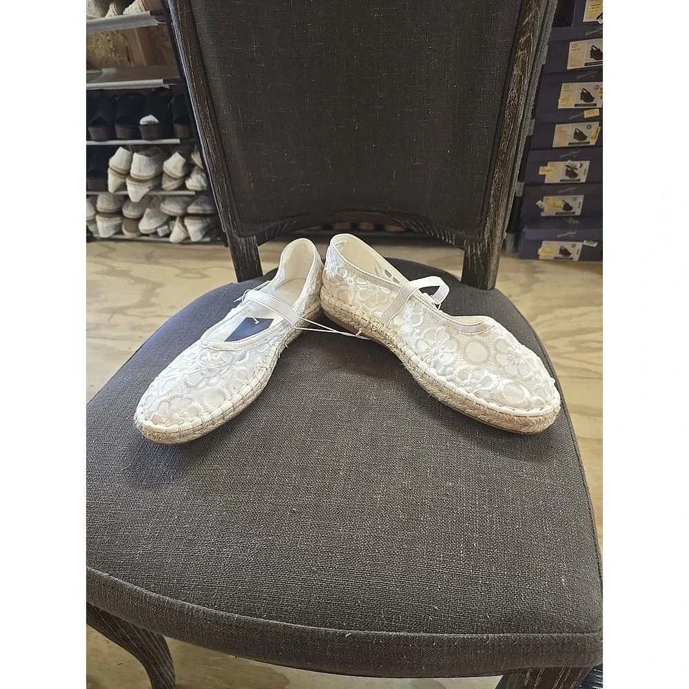 Women's Celia Floral Lace Mary Jane Espadrille Flat with Memory Foam Insole 10